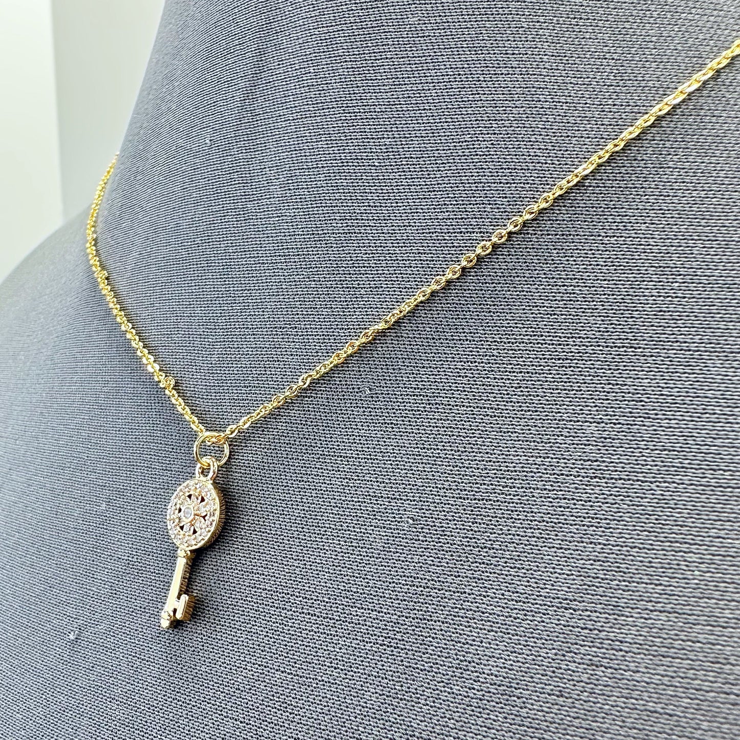 N0572 17751 Key Shape Pendant Necklace