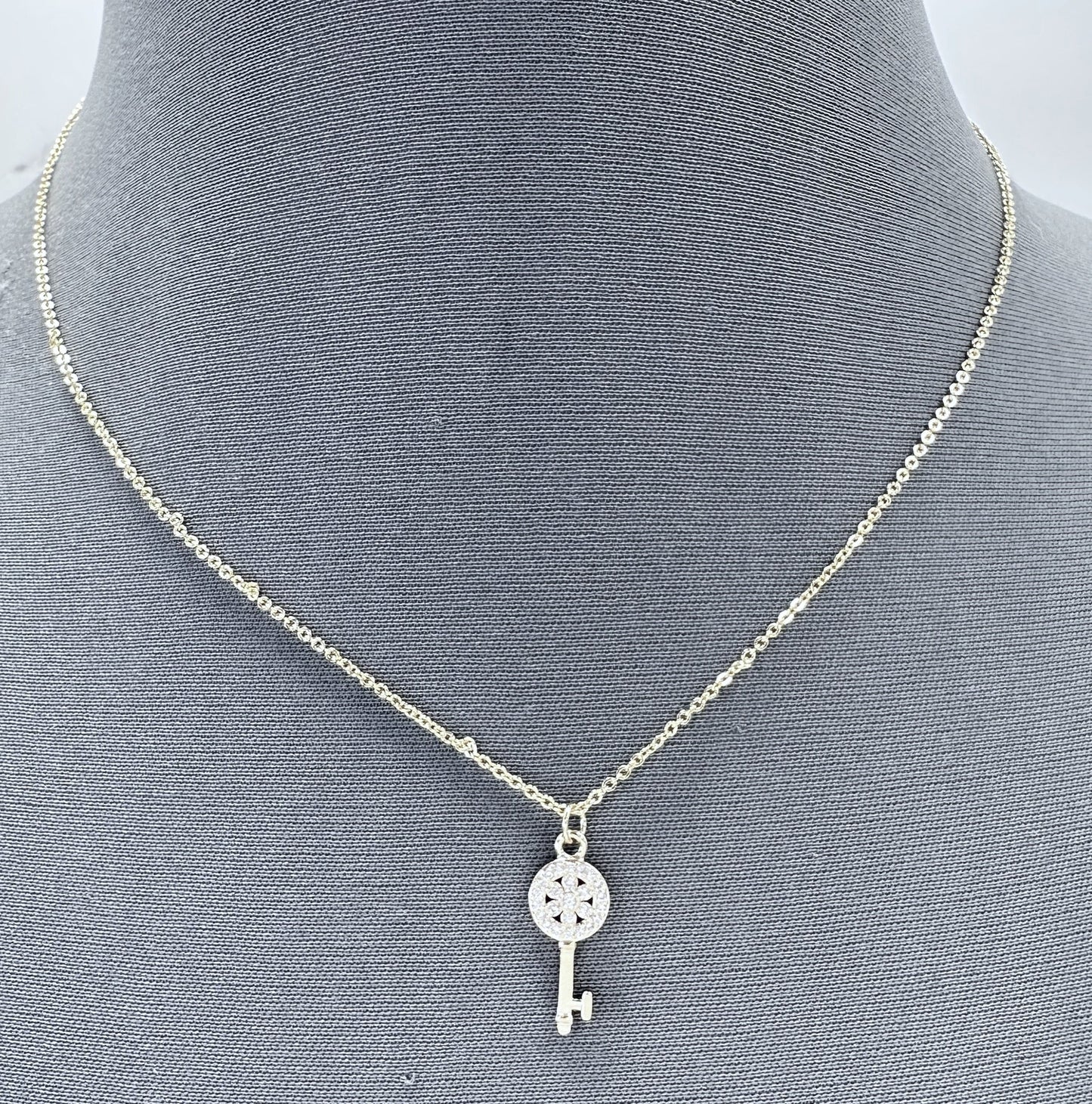 N0572 17751 Key Shape Pendant Necklace