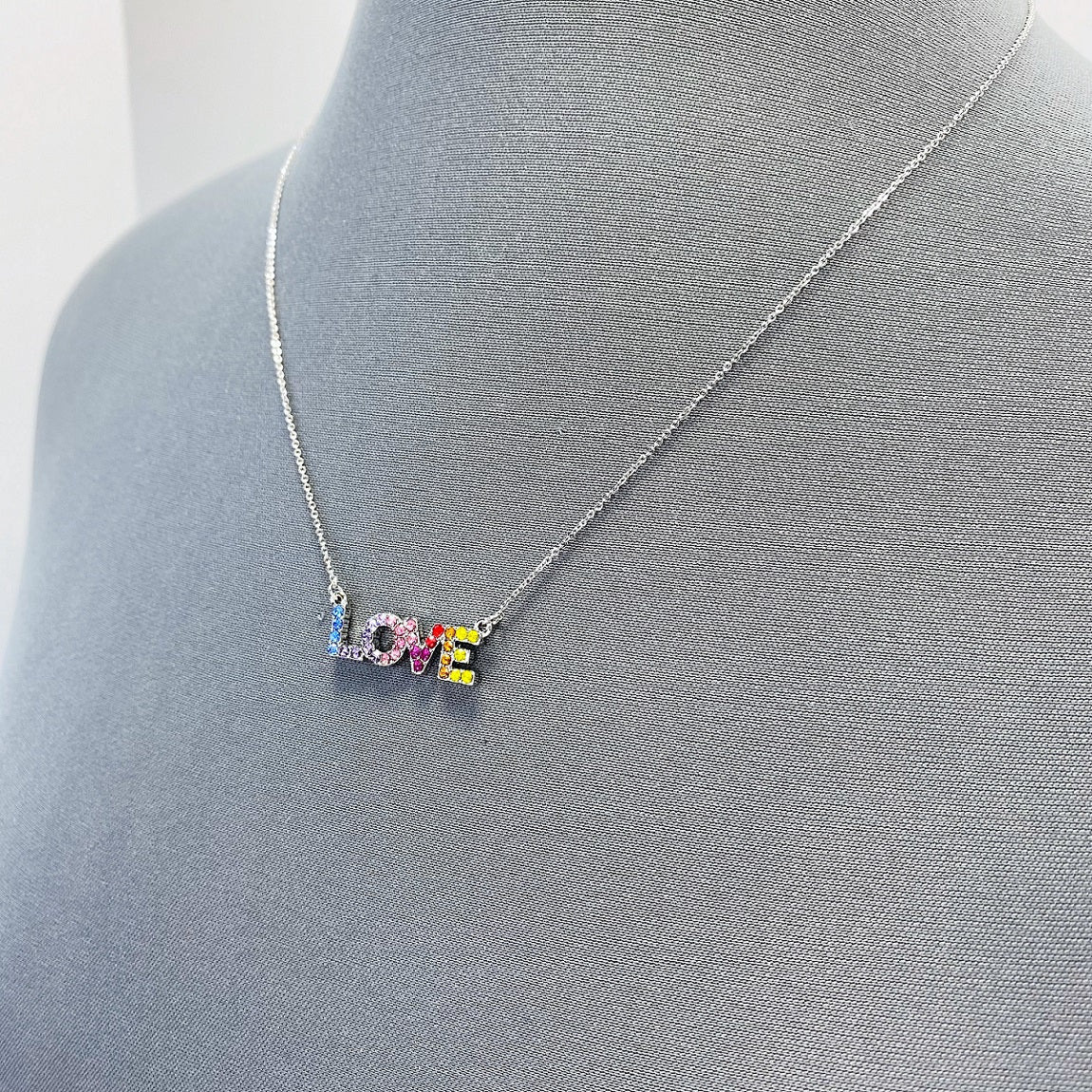N0606 17173 LOVE Pendant Necklace