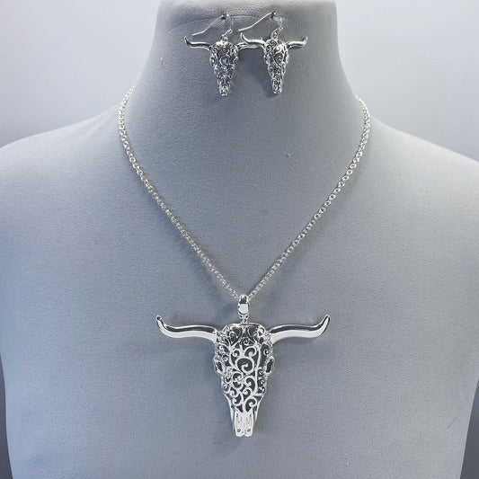 N0412 AS6559 Filigree Design Animal Cow Long Horn Shape Pendant Necklace