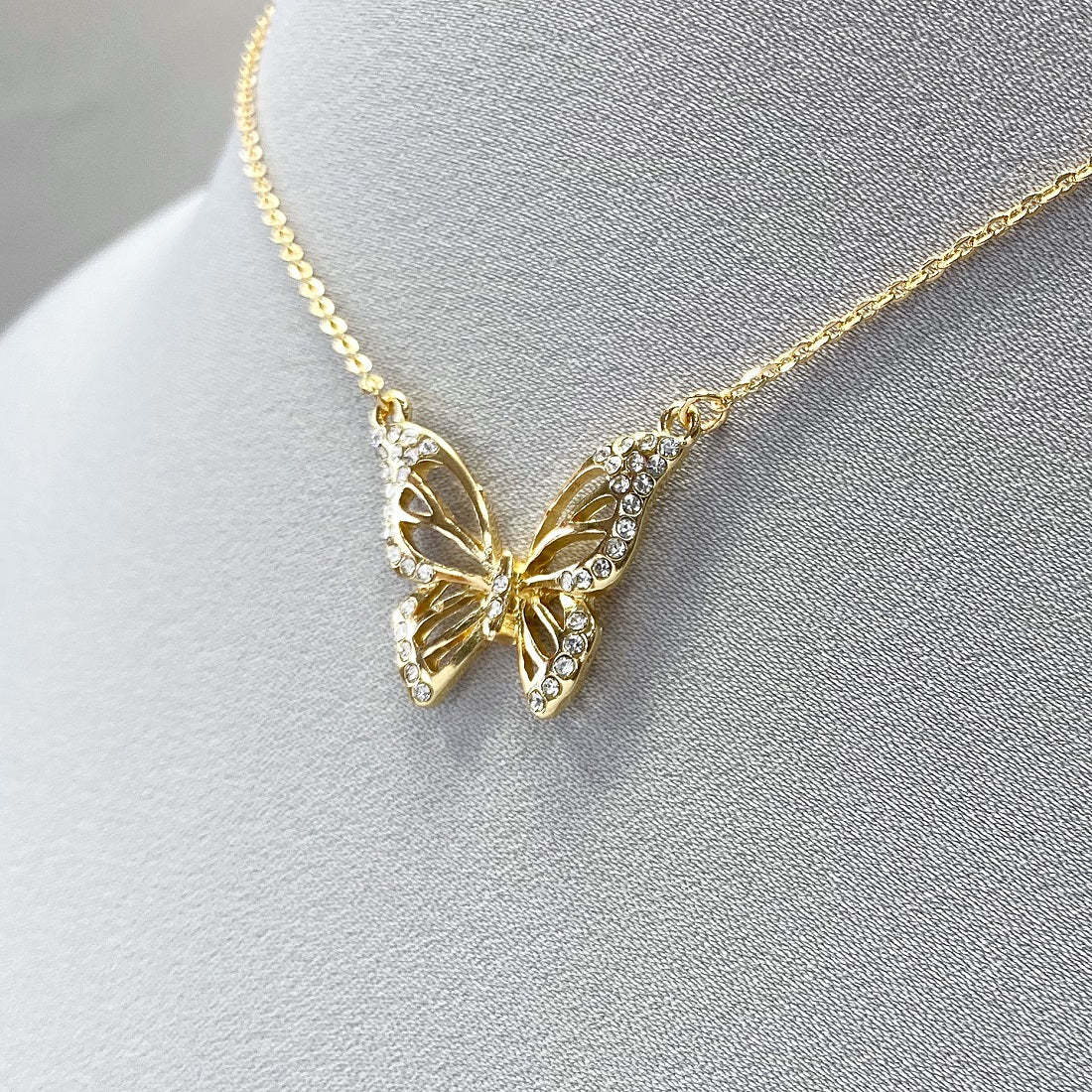 N0618 17330 Butterfly Pendant Necklace