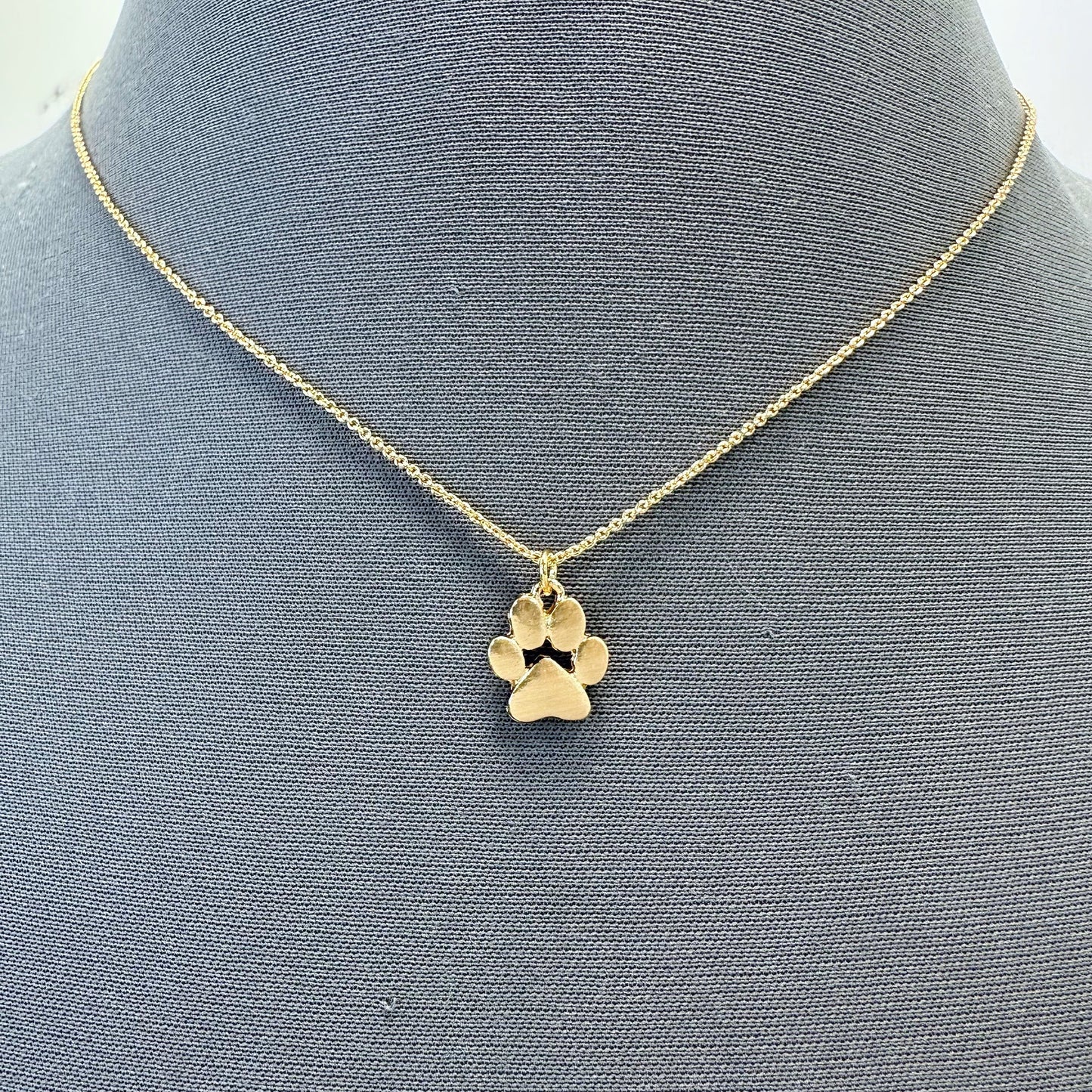 N0587 16837 Paw Pendant Necklace