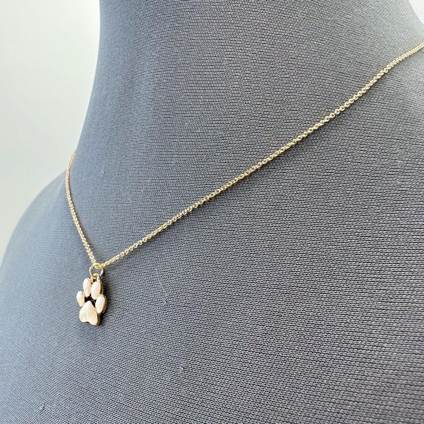 N0587 16837 Paw Pendant Necklace