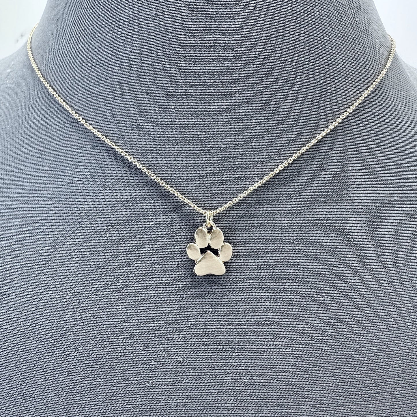 N0587 16837 Paw Pendant Necklace
