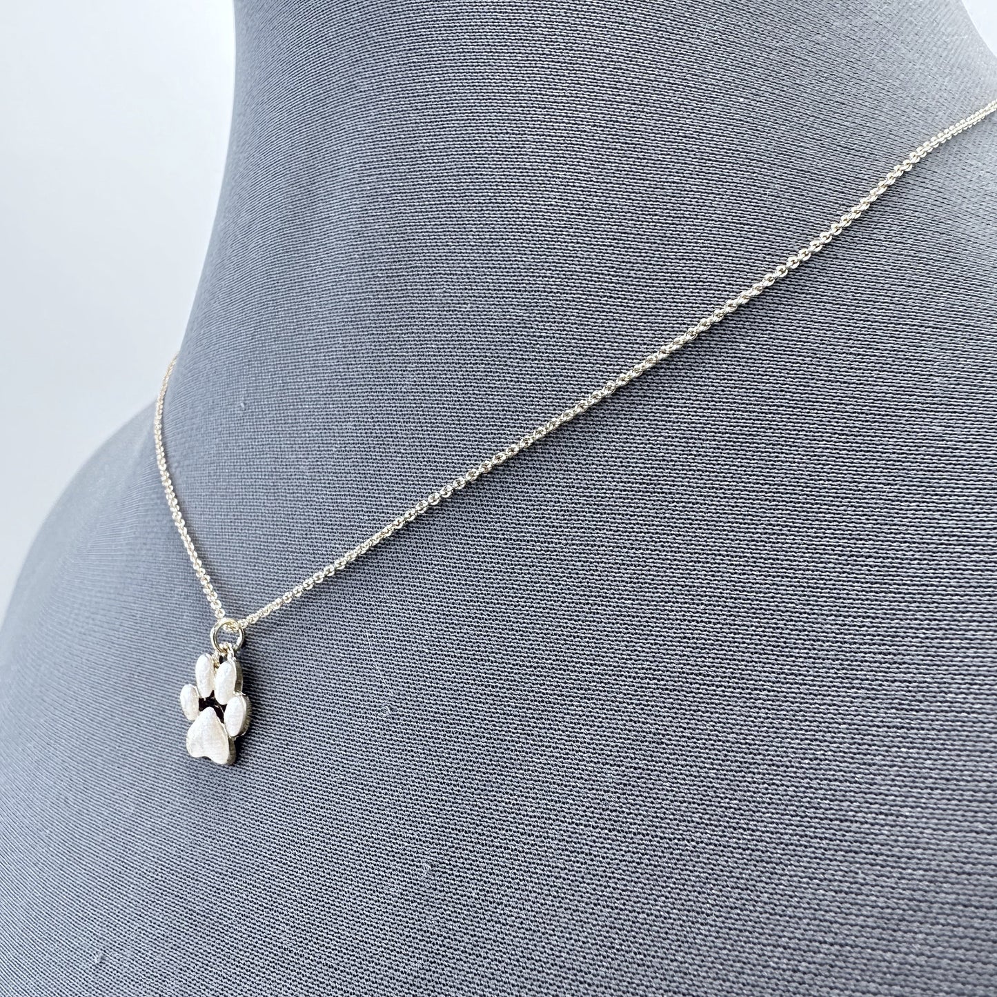N0587 16837 Paw Pendant Necklace