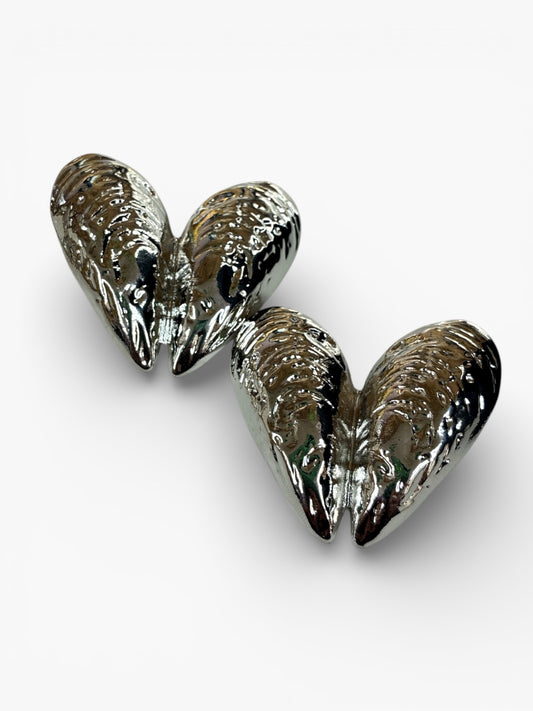 E2207 | Textured Shell Heart Earrings | CL500