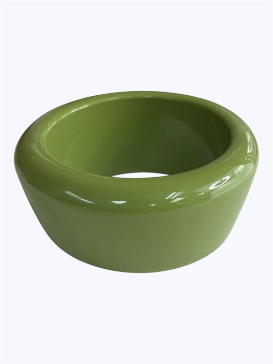 B0412 | Chunky Acrylic Dome Bangle | BR22571