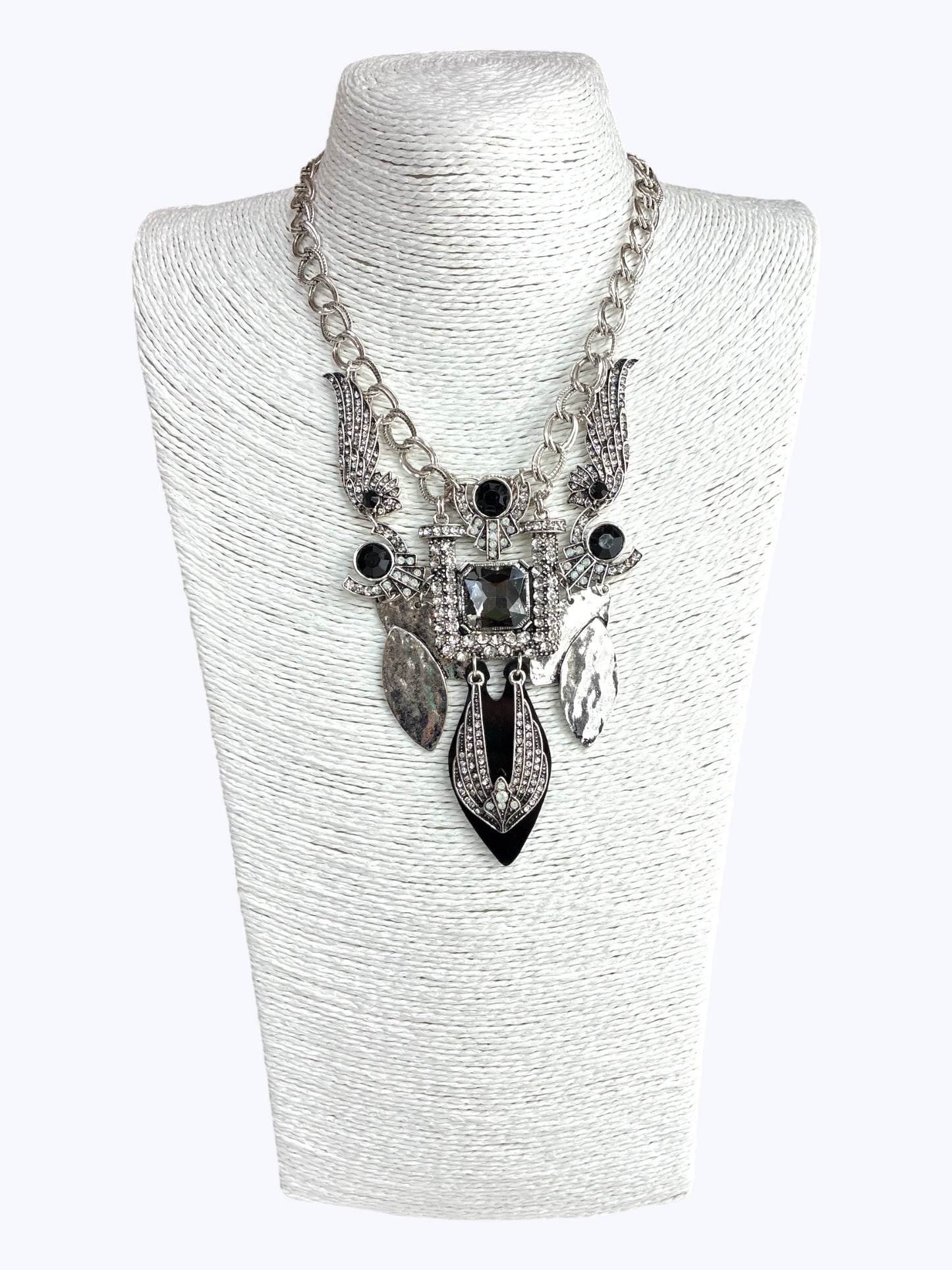 N0722 | Vintage-Inspired Statement Bib Necklace | TNE2613