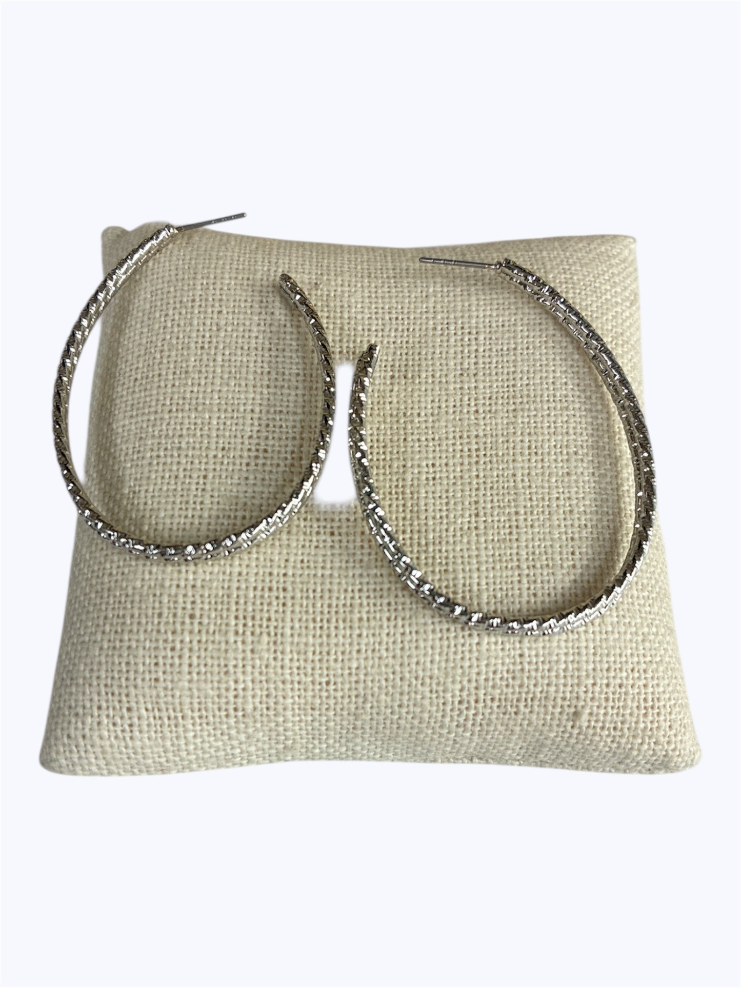 E2266 | Textured Oval Hoop Earrings | VE4746