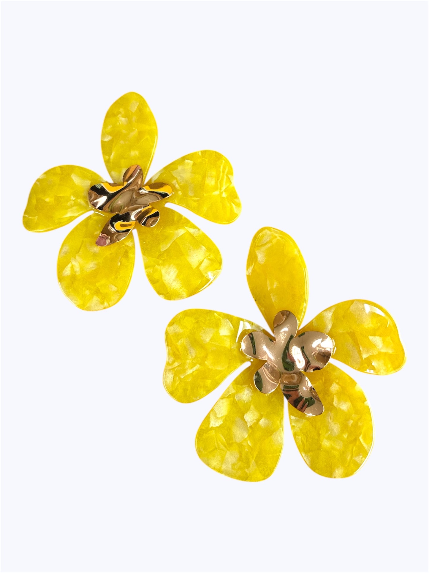 E0306 | Large Floral Post Earrings | 25E6701