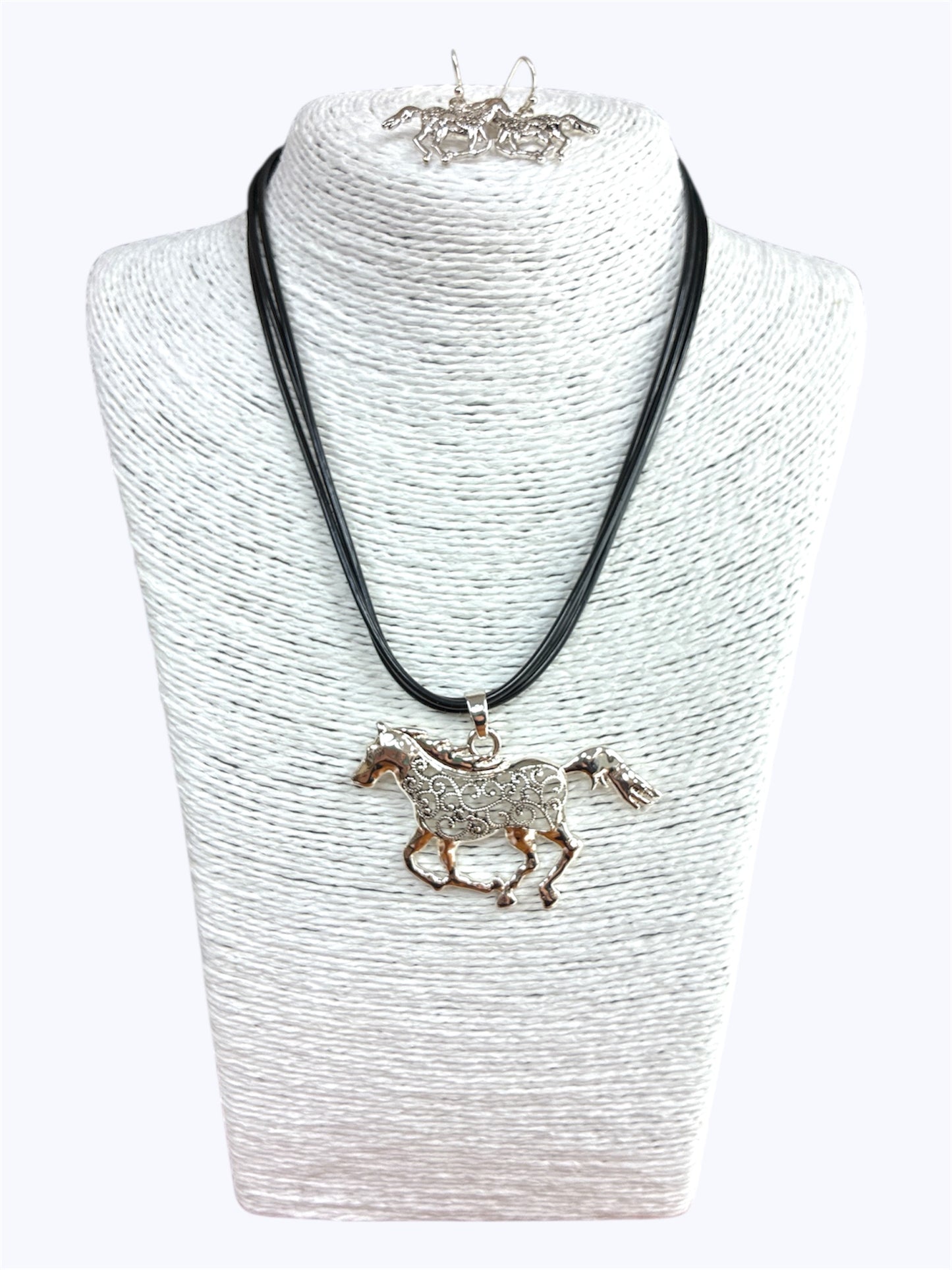 N0445 | Filigree Design Horse Shape Pendant Necklace | AS6517