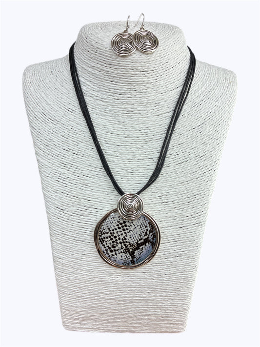 Snake Print Circle Necklace Set