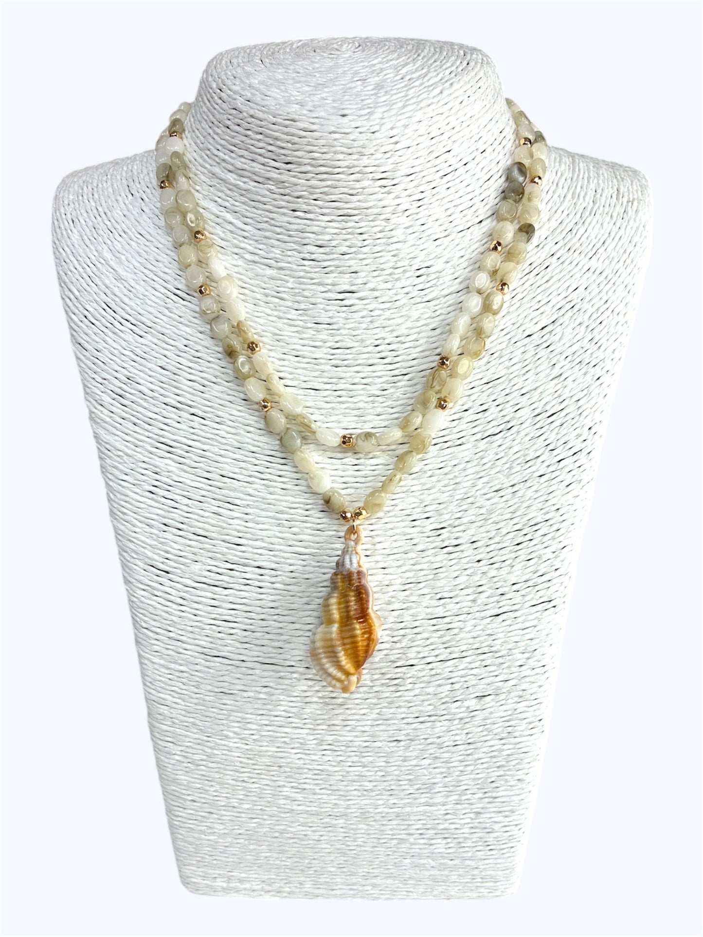 N5097 | Layered Shell Pendant Beaded Necklace | 78N4257
