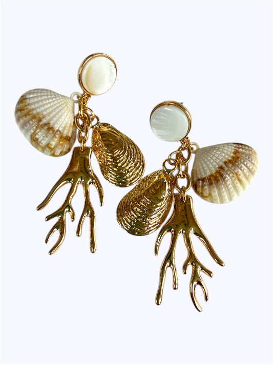 E0292 | Shell Charm Earrings | 25E6834