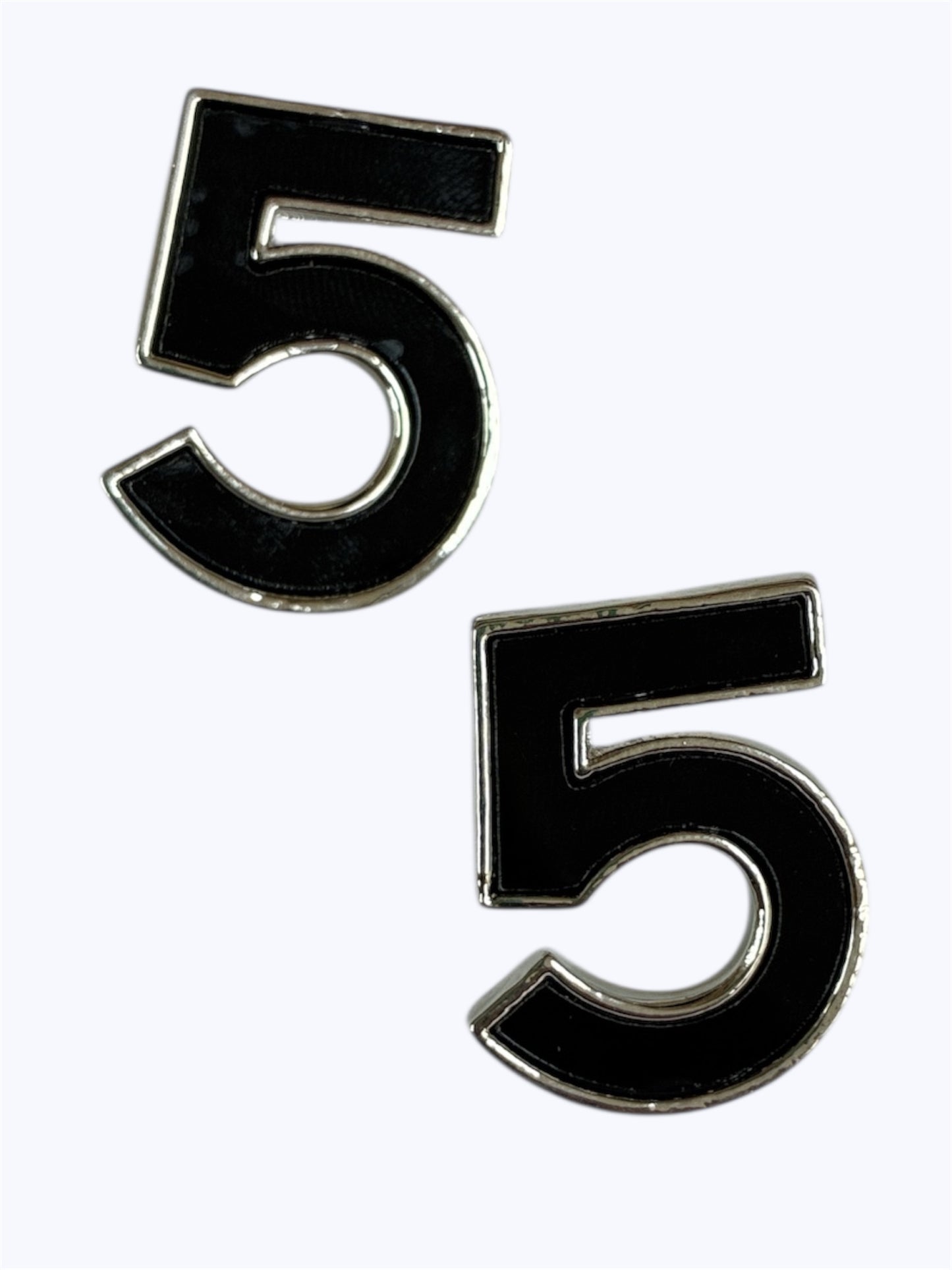 E1783 | Number Five Statement Stud | YE3582