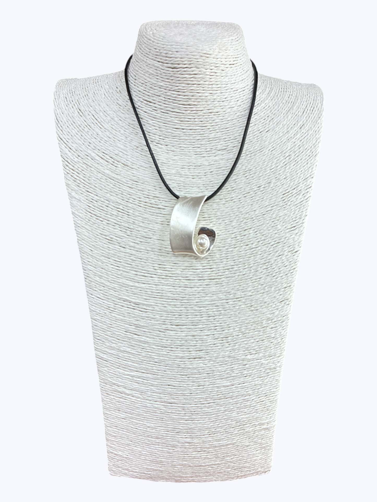 N5139 | Matte Pendant Pearl Cord Short Necklace | NK26114