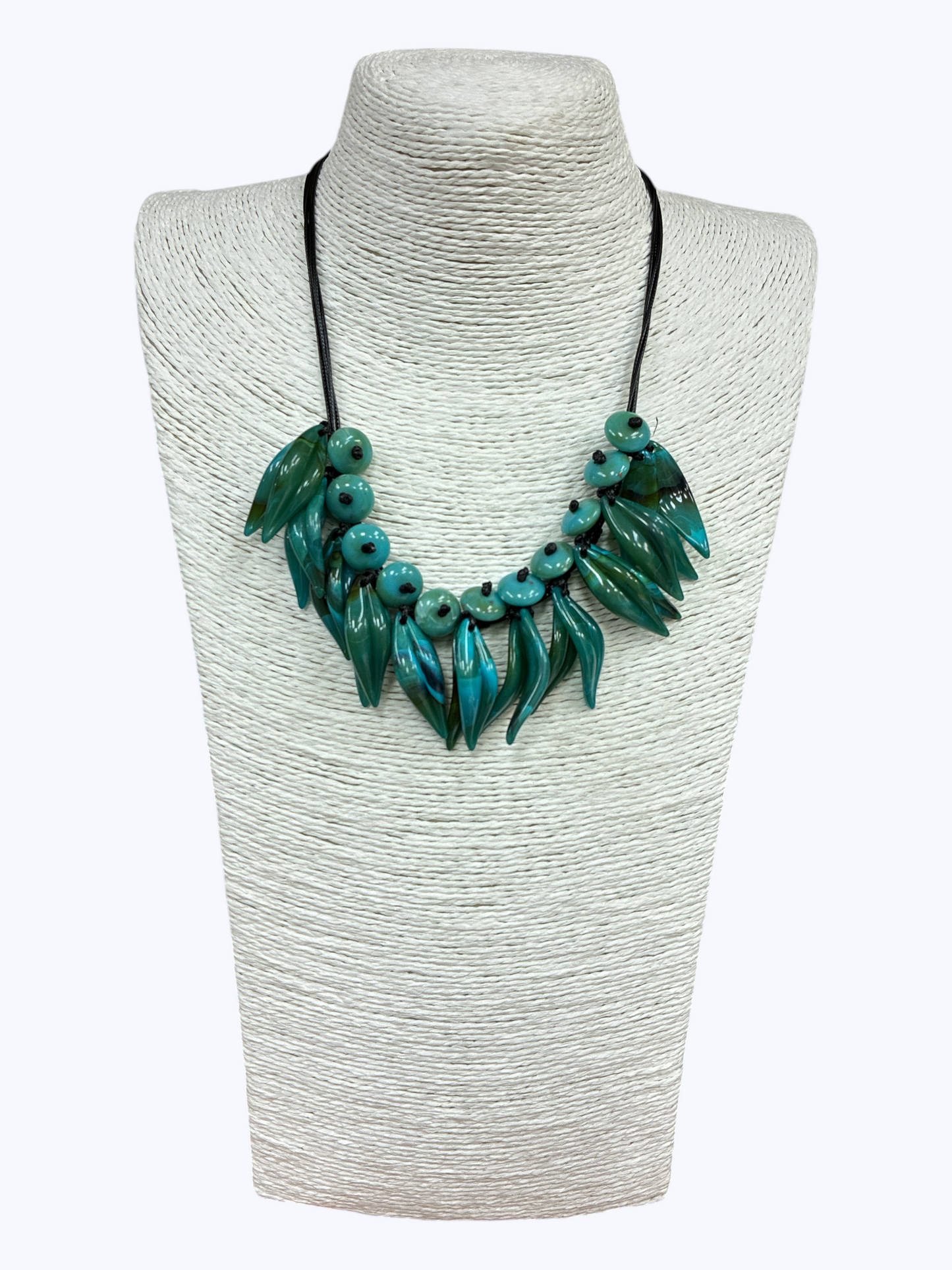 N5149 | Acrylic Leaf Short Necklace | NK26122