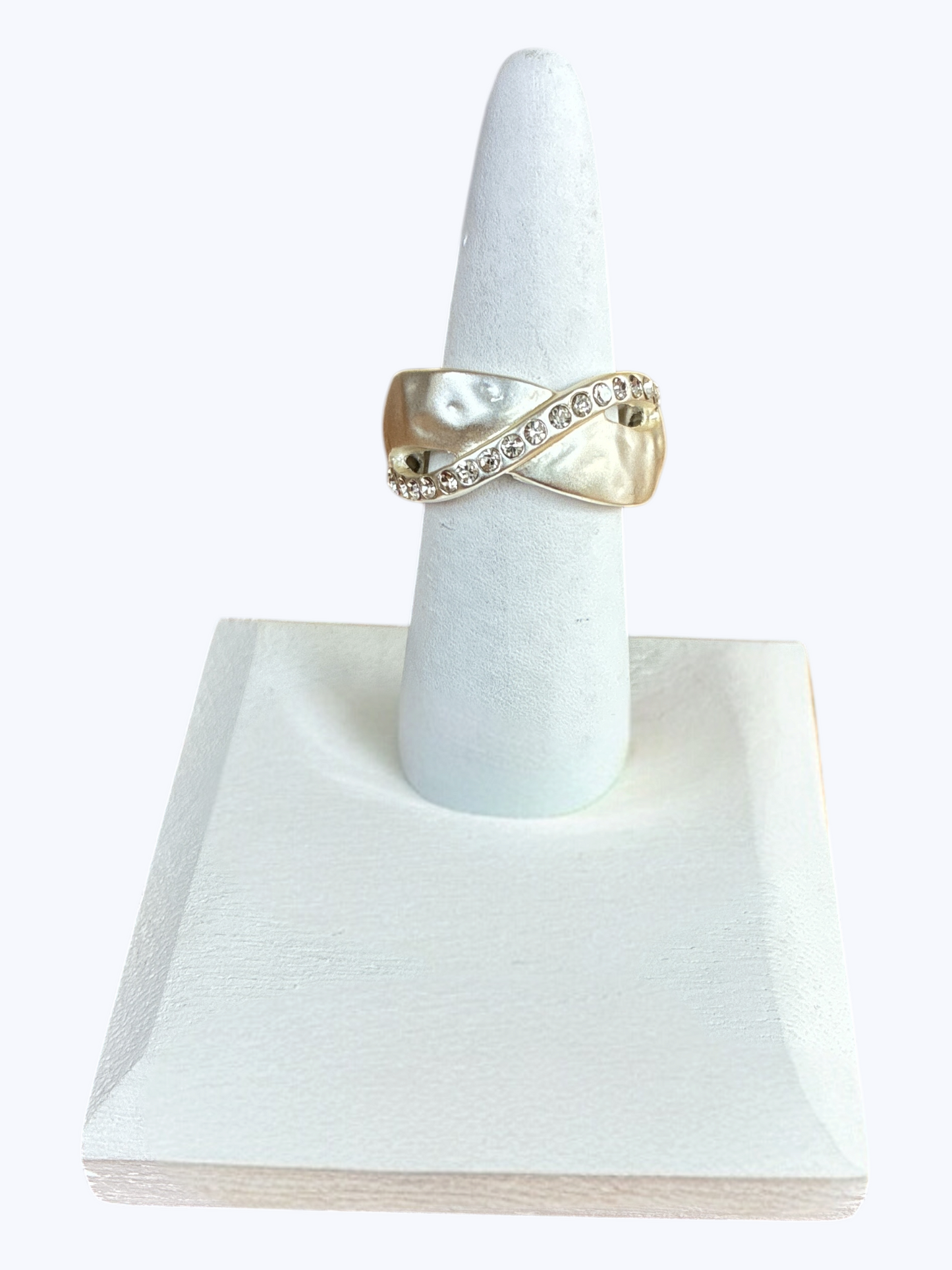 R0085 | Matte Crossover Stretch Ring | RG26102