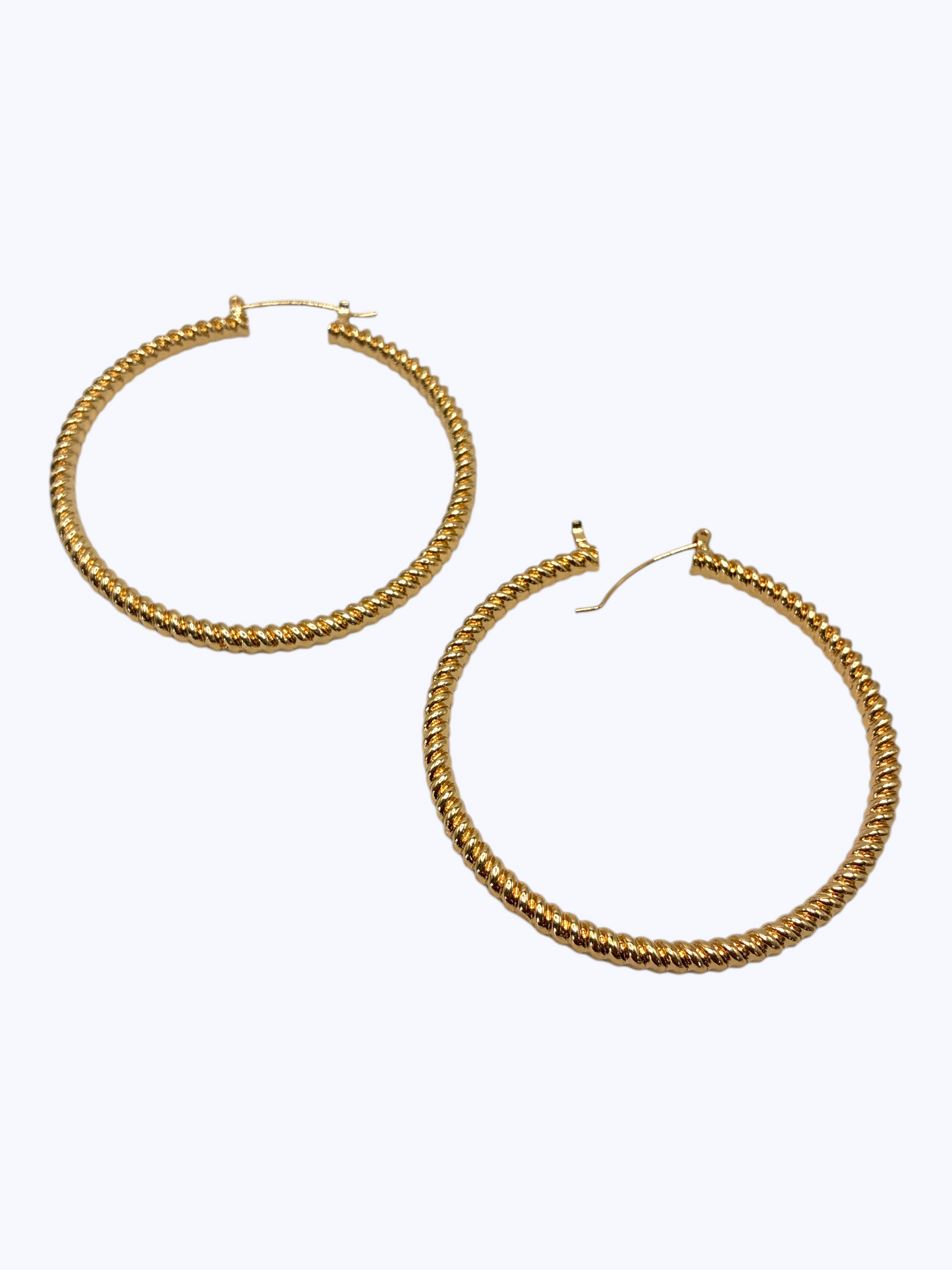 E2323 | Twisted Detail Hoop Earrings |YE3568