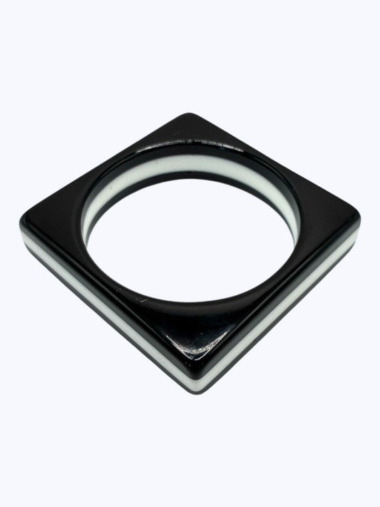 B0472 | Square Black and White Acrylic Bracelet | BR26130