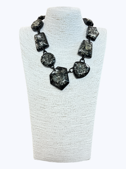 N5205 | Oversized Acrylic Necklace | NK26170
