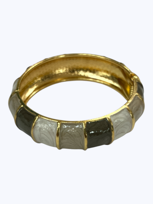 B0445 | Straight Striped Gold Bangle | BR26105
