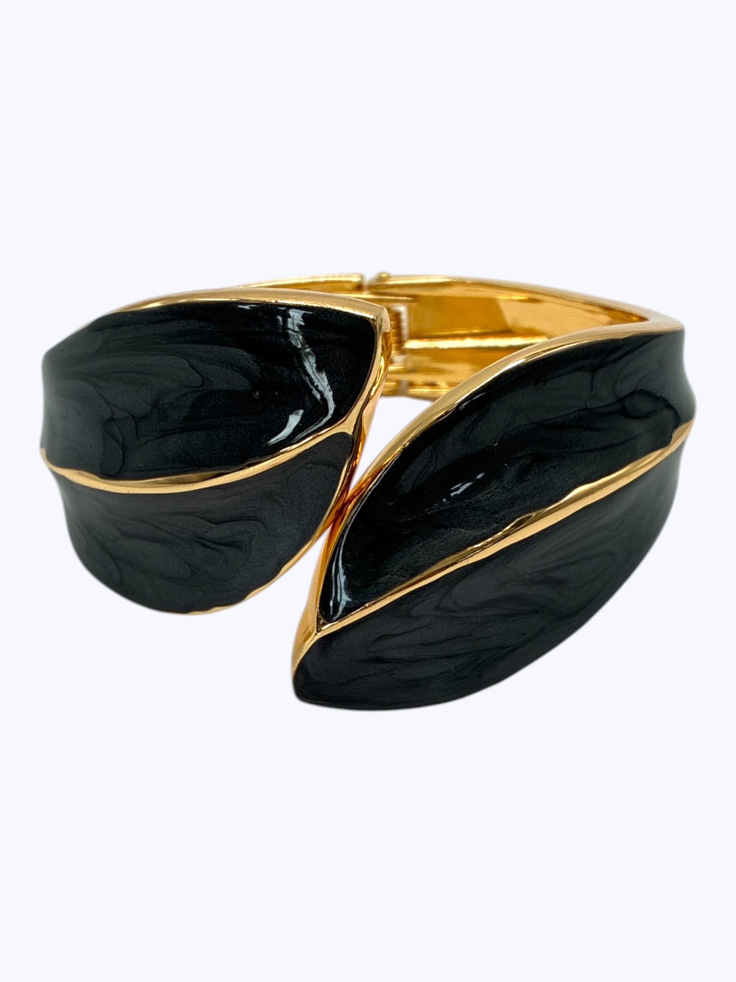 B0506 | Leaf Enamel Hinged Bracelet | BR26161