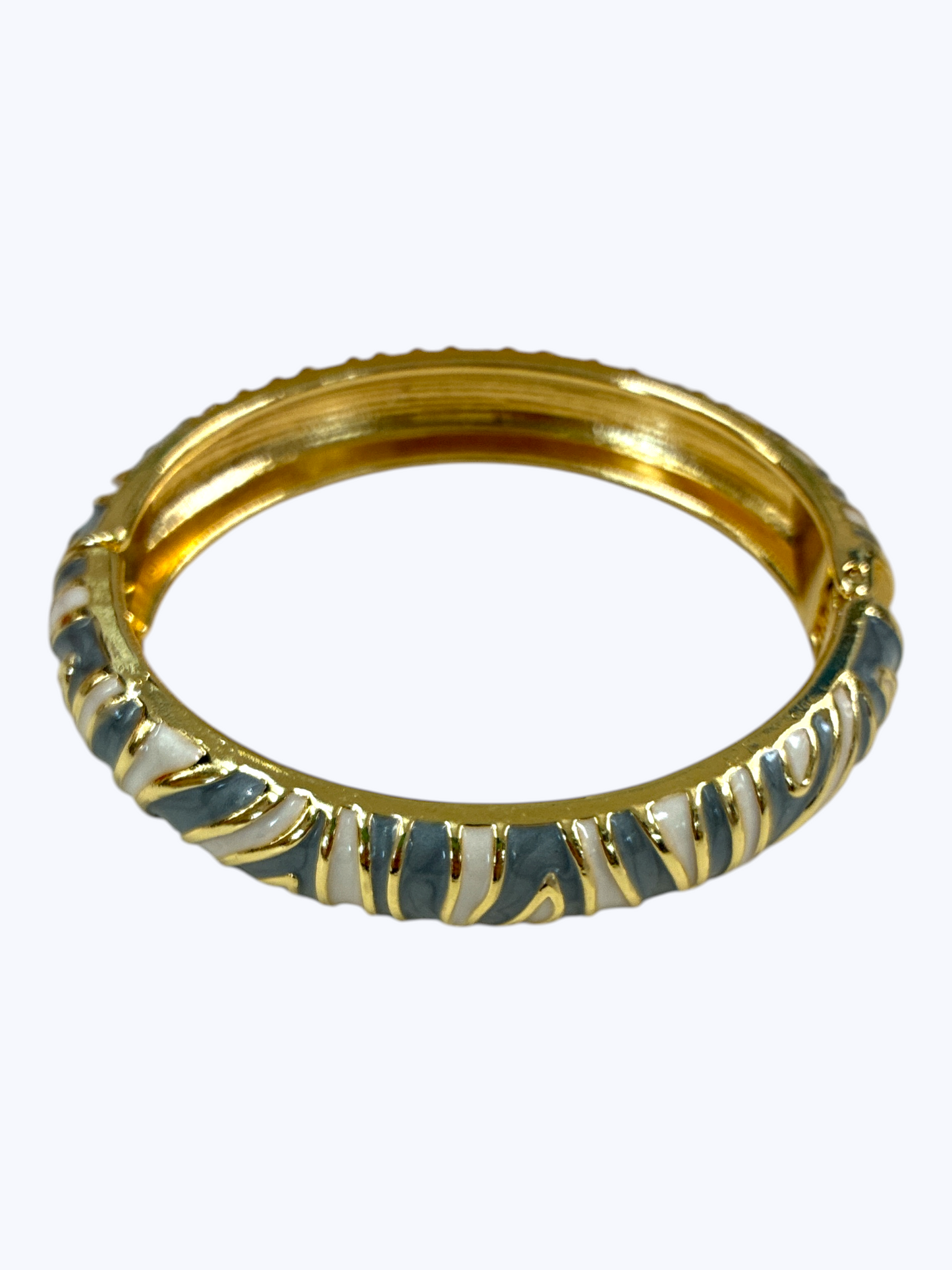 B0502 | Zebra Enamel Hinged Bracelet | BR26157