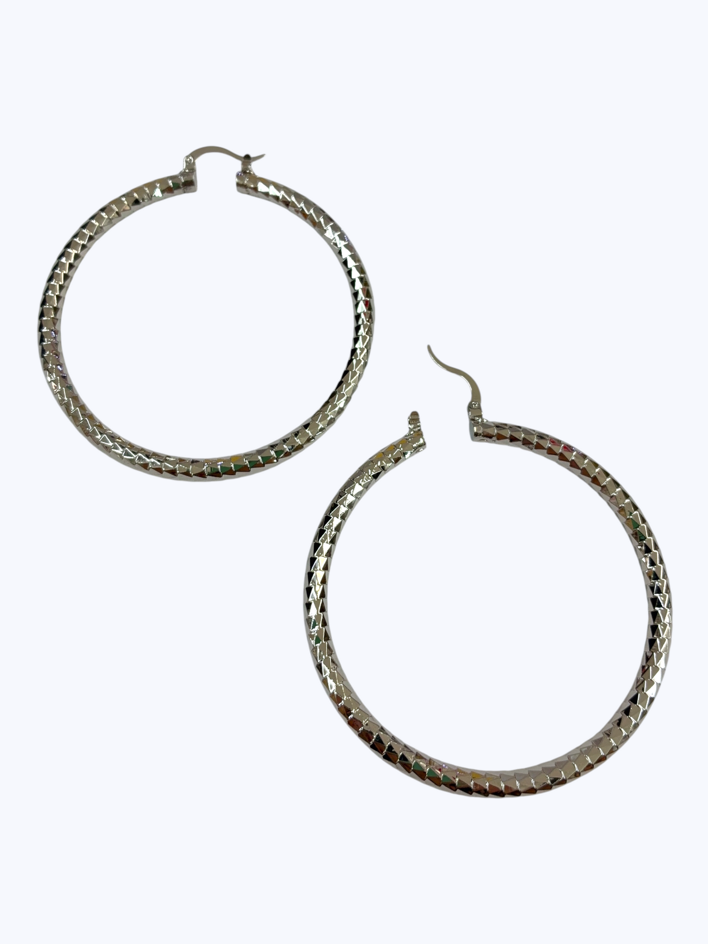 Timeless Textured Hoop Earrings | E2574