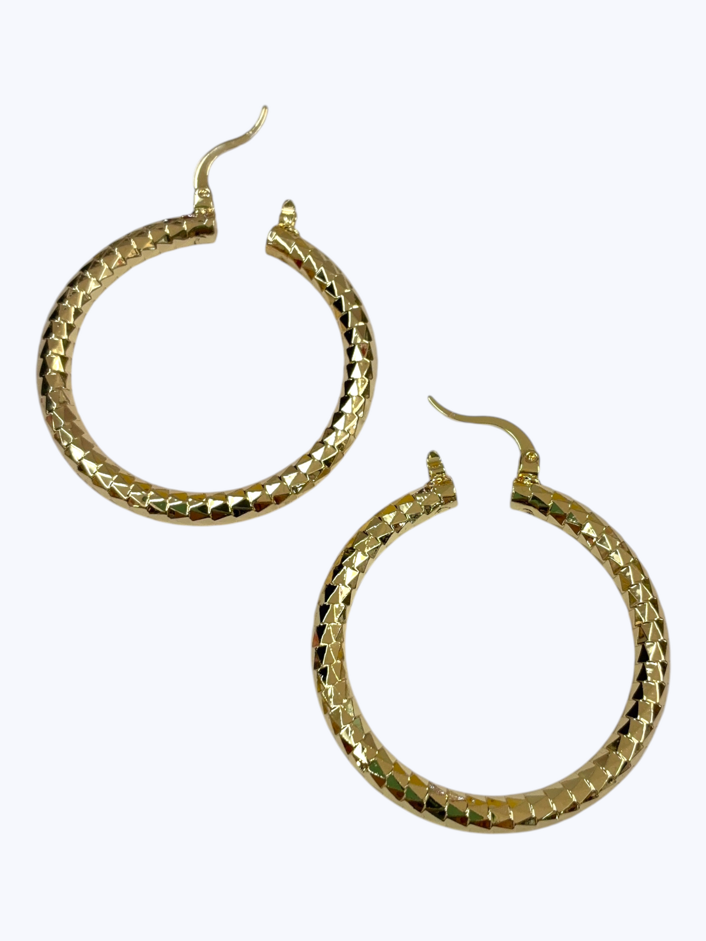 Textured Timeless Hoop Earrings | E2573