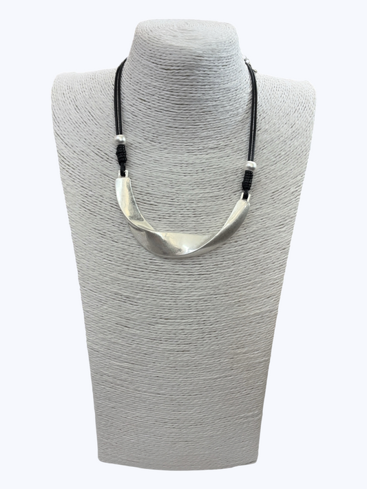 Twisted Bar Short Necklace - N5209