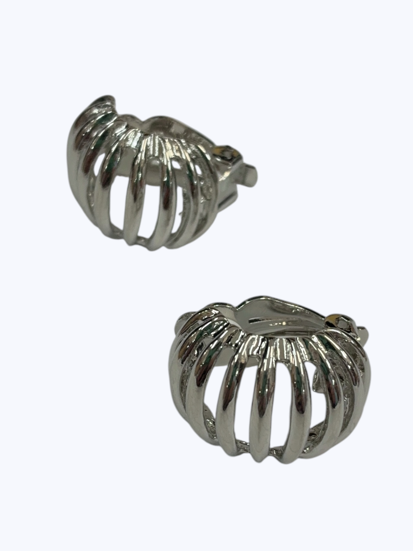 Ribbed Clip-On Earrings - E2586