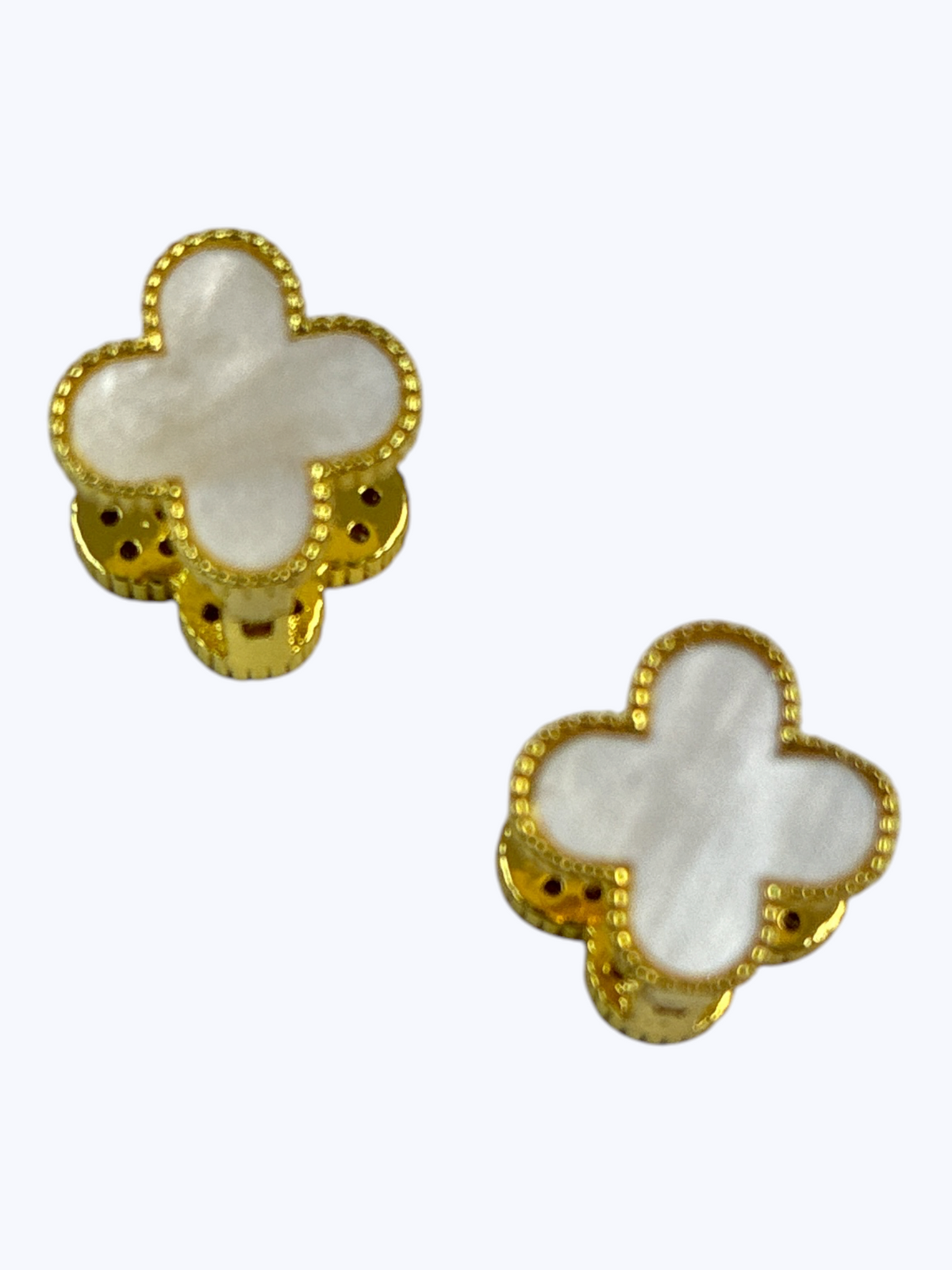 Decorative Clover Stud Earrings | E2634