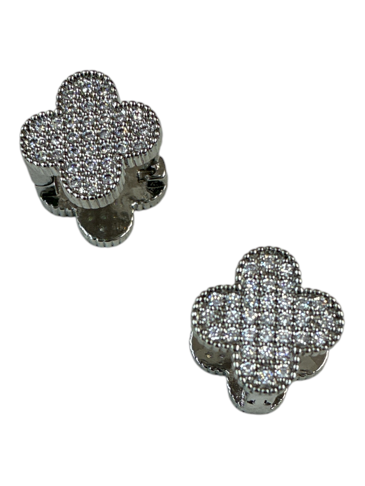 Decorative Clover Stud Earrings | E2634