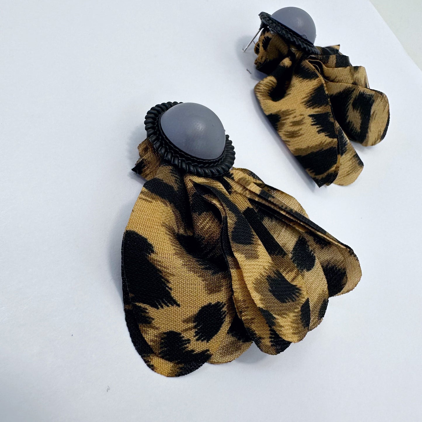 E0214 | Pleated Petal Drop Earrings | GE3337