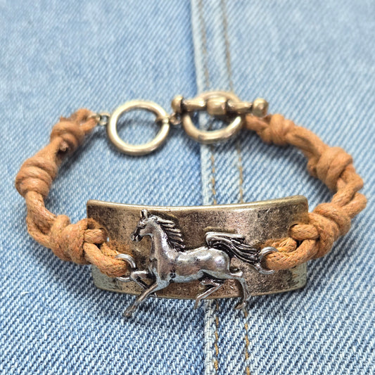 B0198 QB7247 Horse Design Bracelet