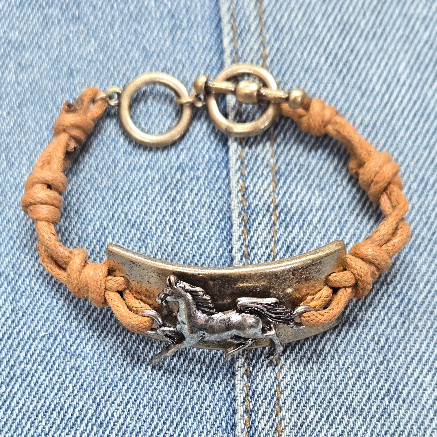 B0198 QB7247 Horse Design Bracelet