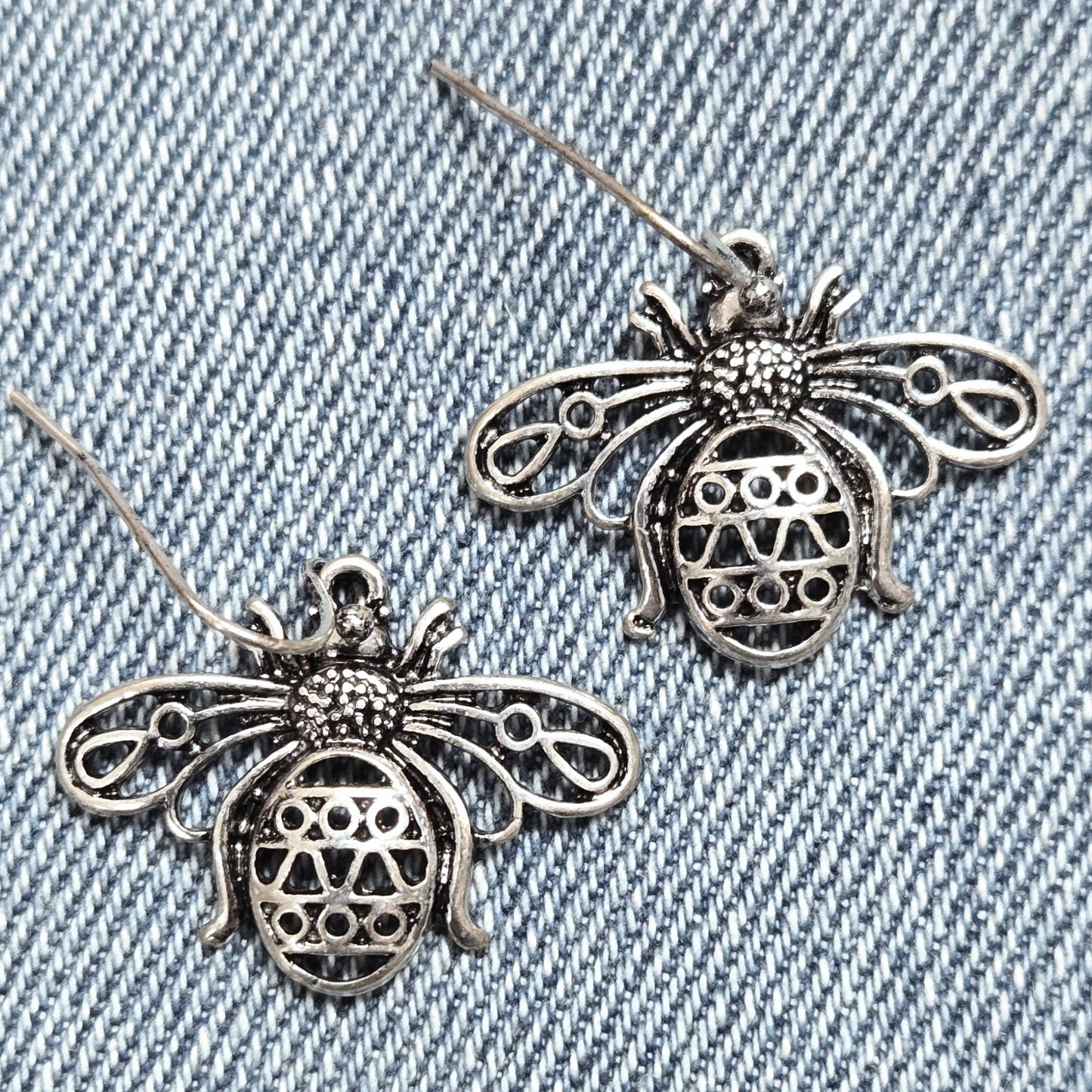 E1178 QE6260 Bee Design Drop Dangle Hook Earrings