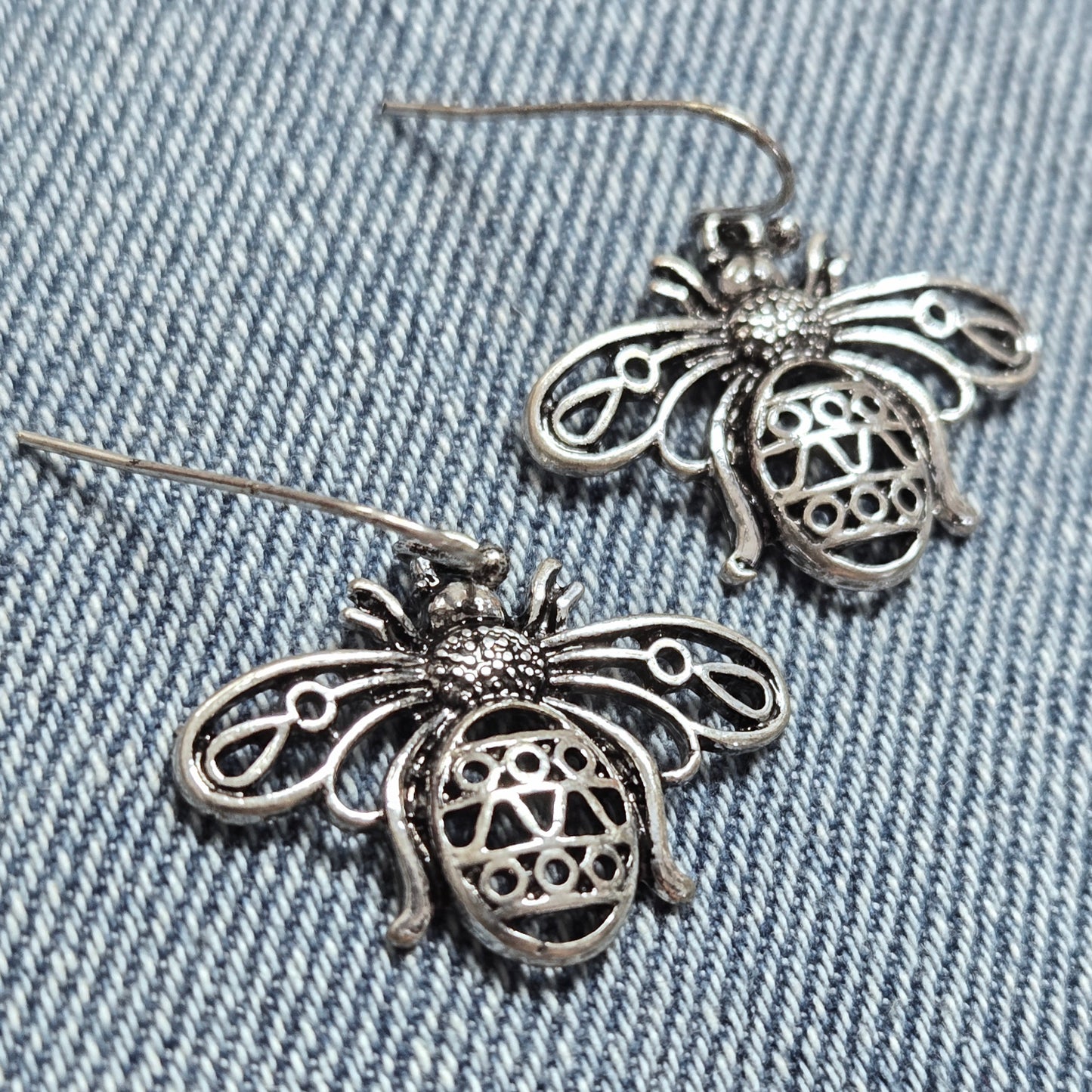 E1178 QE6260 Bee Design Drop Dangle Hook Earrings