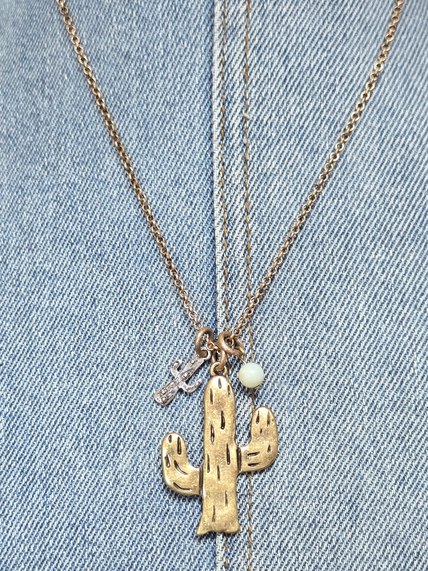 N0552 QNE12977 Cactus Design Pendants Necklace