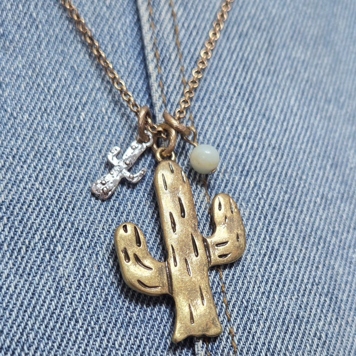 N0552 QNE12977 Cactus Design Pendants Necklace