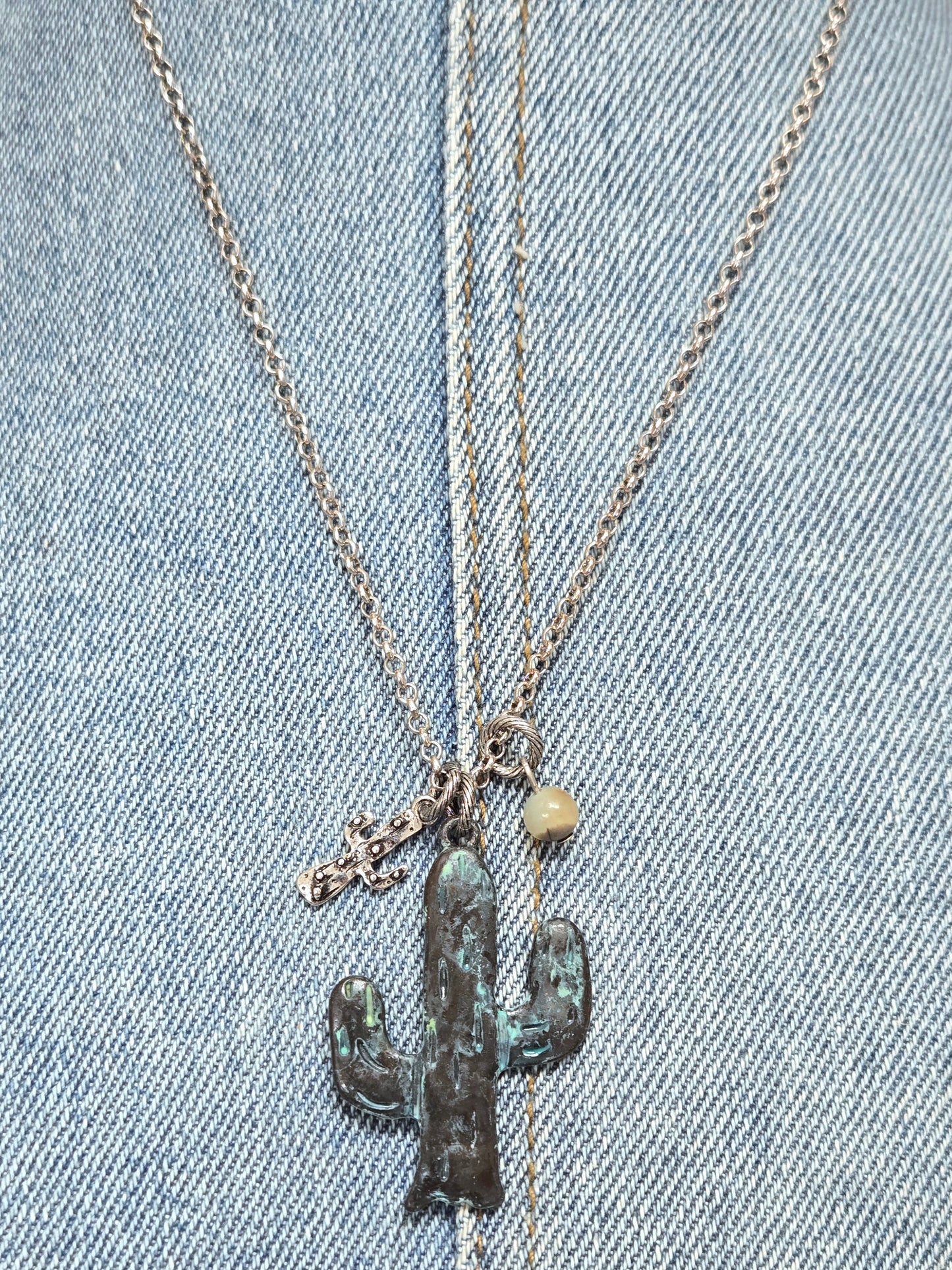 N0552 QNE12977 Cactus Design Pendants Necklace