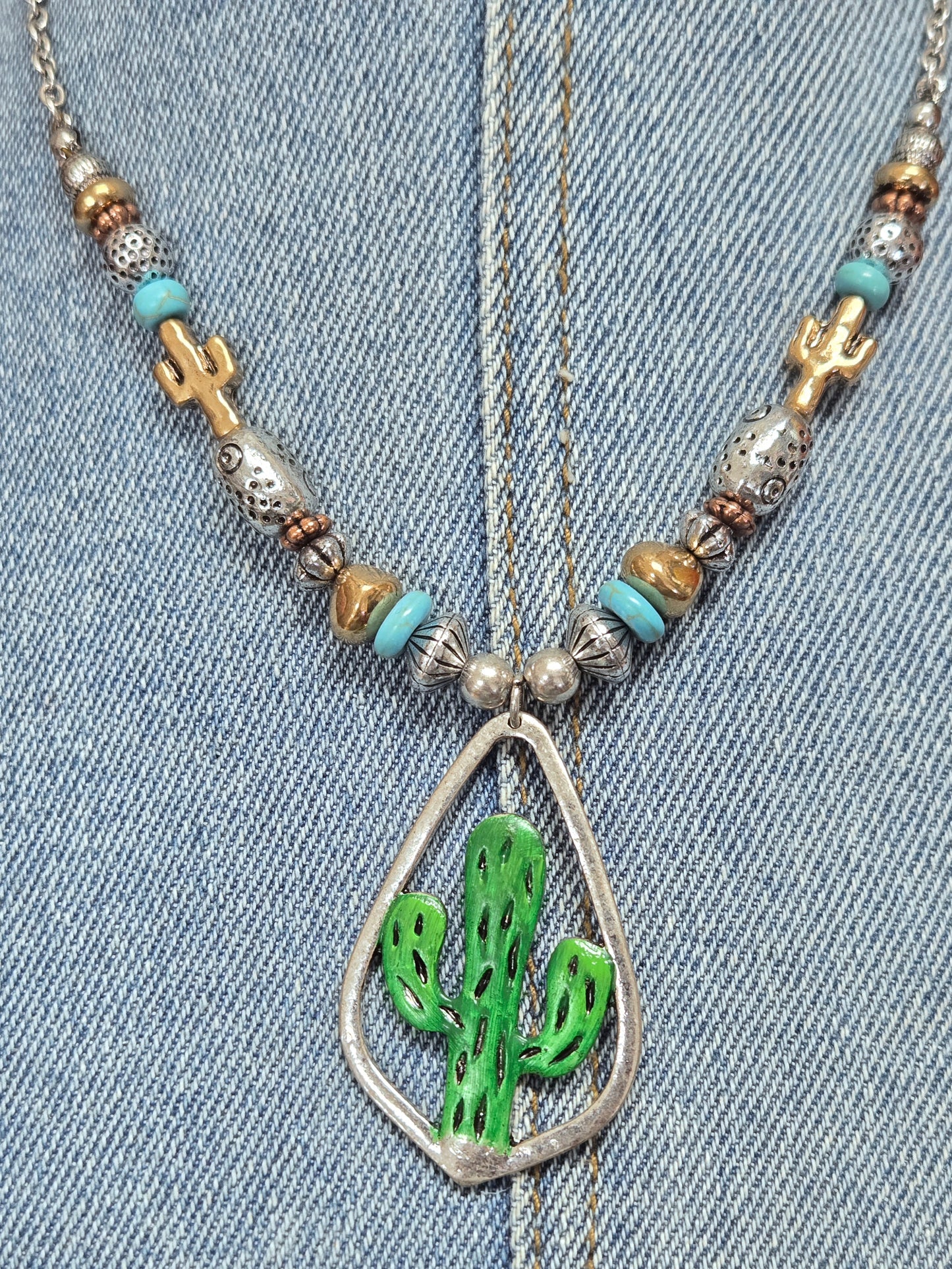 N0553 QNE15881 Cactus Design Pendant Necklace