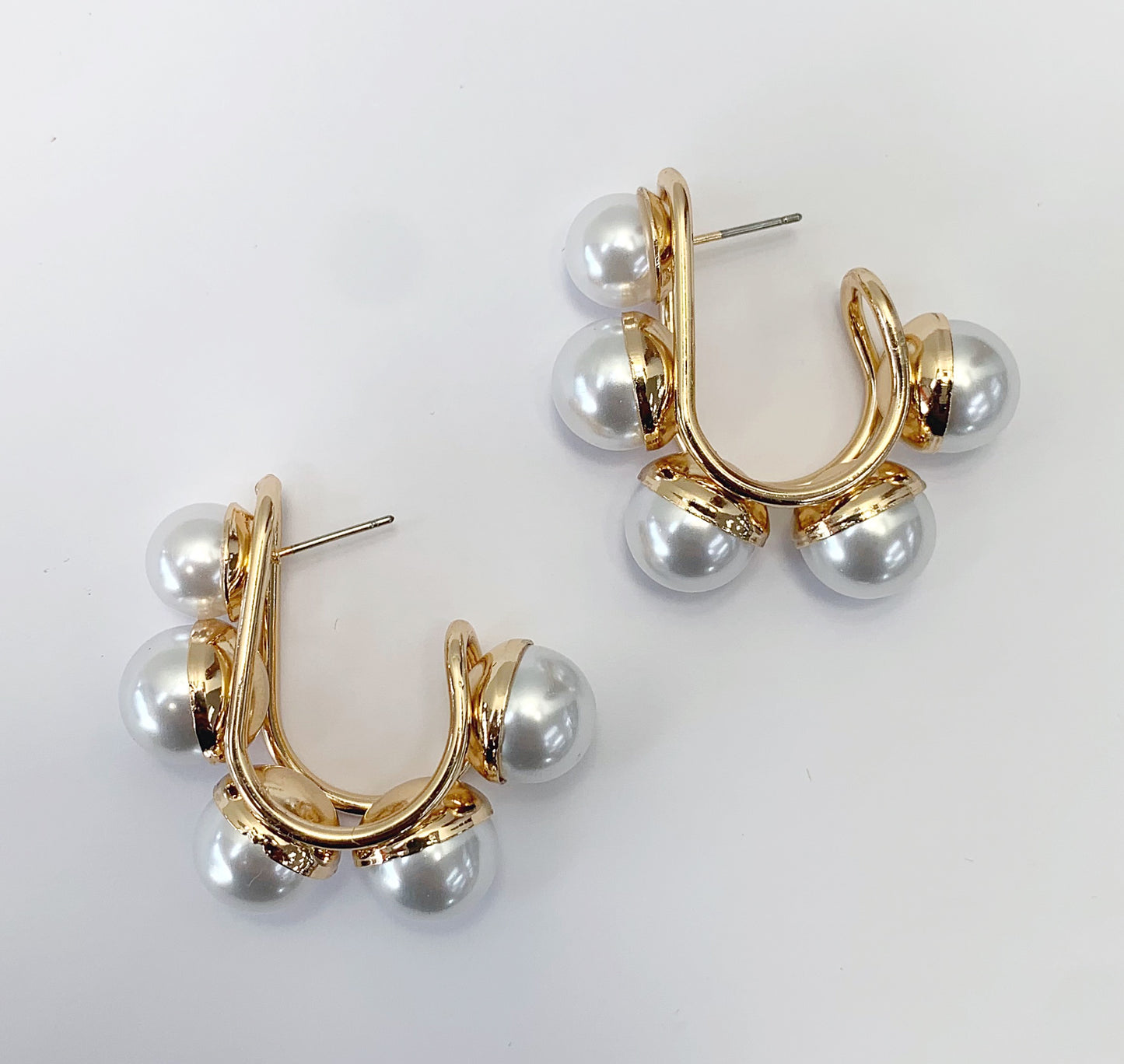 E0032 | Sculpted Pearl Curve Earrings | 78E4875