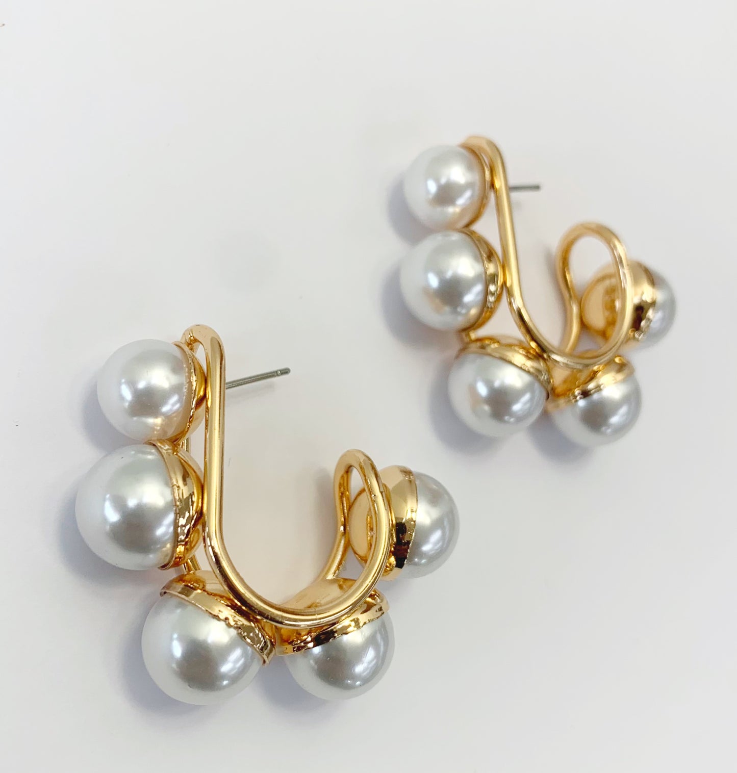 E0032 | Sculpted Pearl Curve Earrings | 78E4875