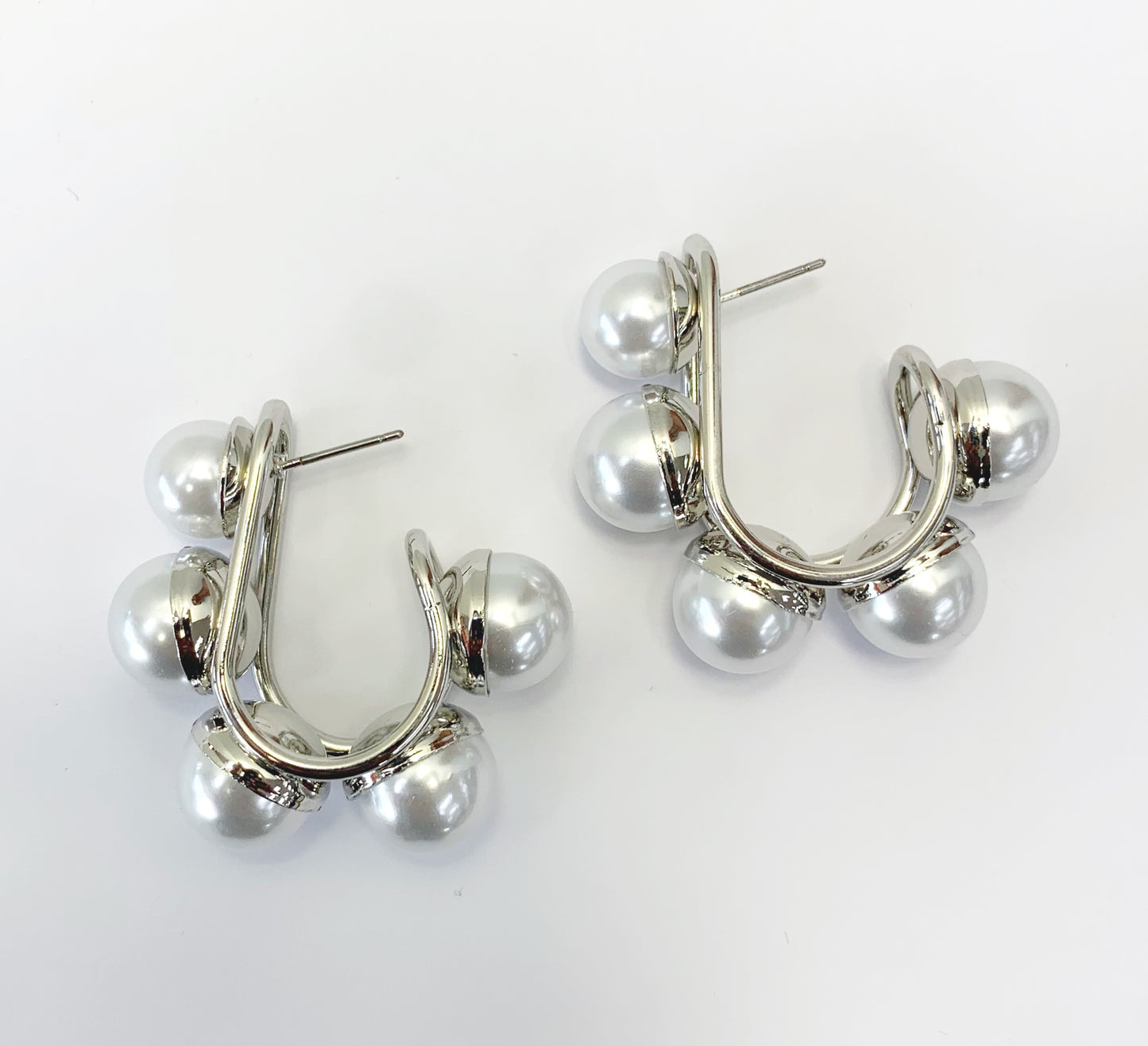 E0032 | Sculpted Pearl Curve Earrings | 78E4875
