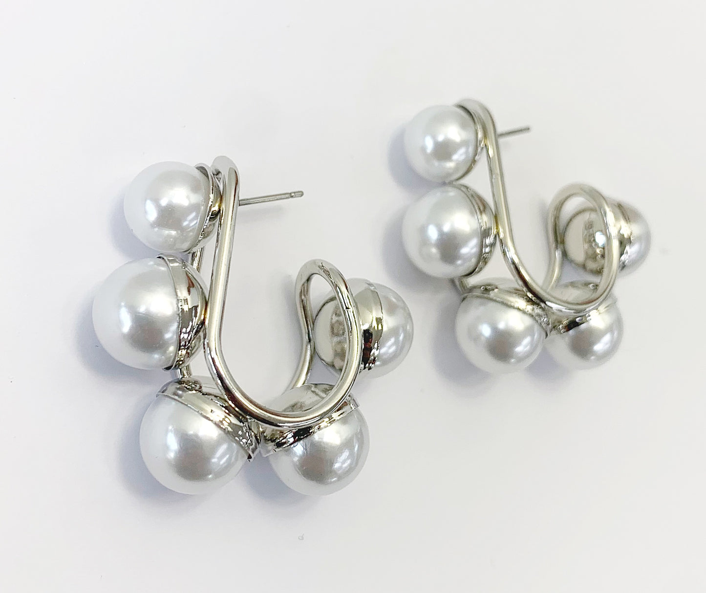 E0032 | Sculpted Pearl Curve Earrings | 78E4875