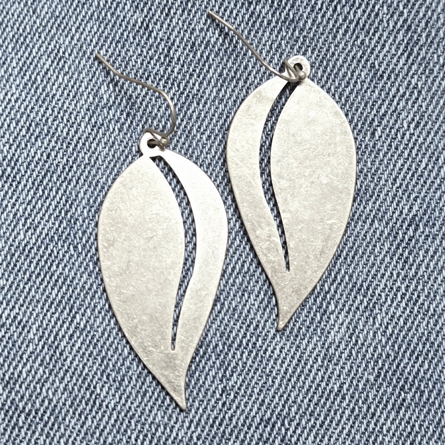 E1291 VER3659 Leaf Drop Dangle Earrings