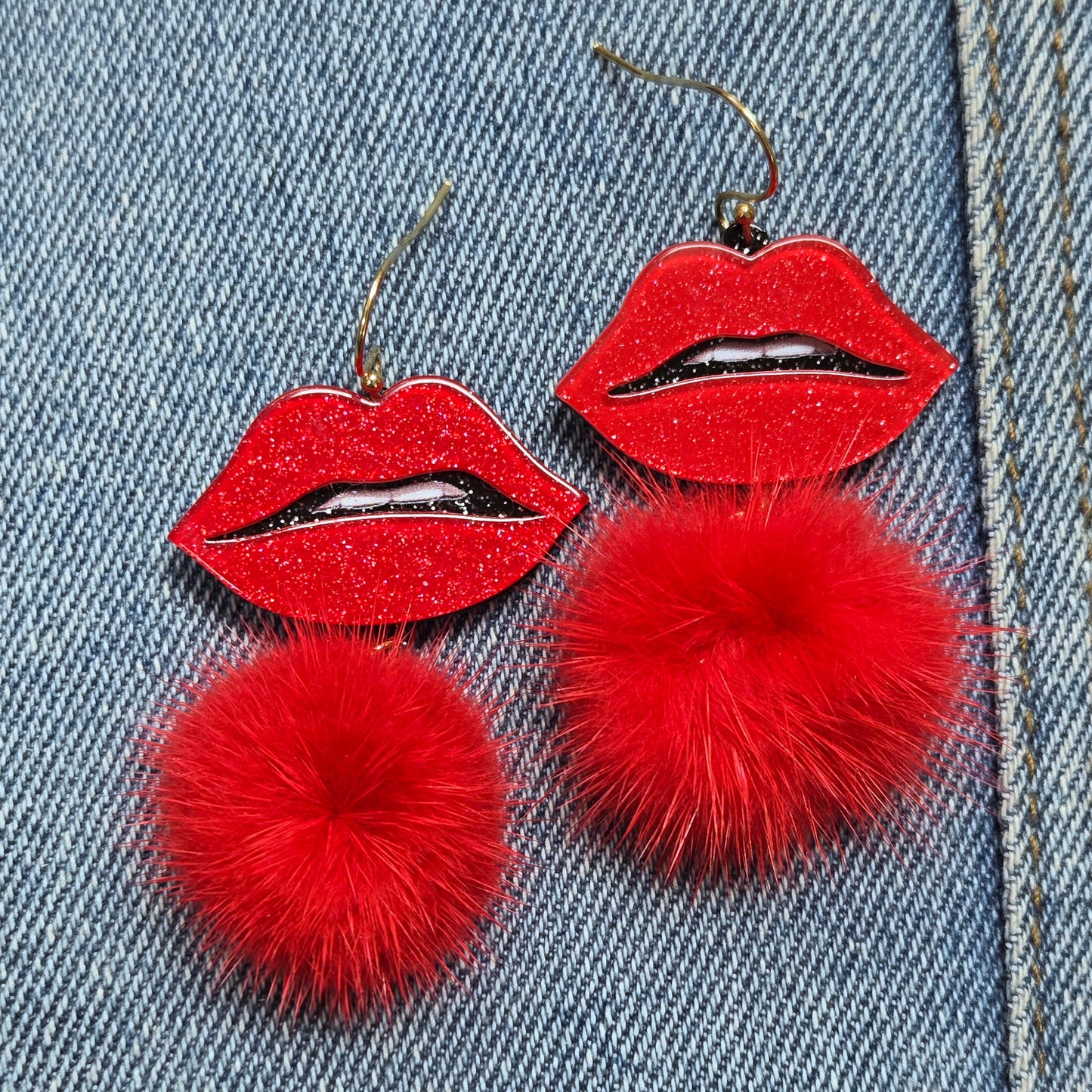E1284 VER6262 Lips Drop Dangle Earrings
